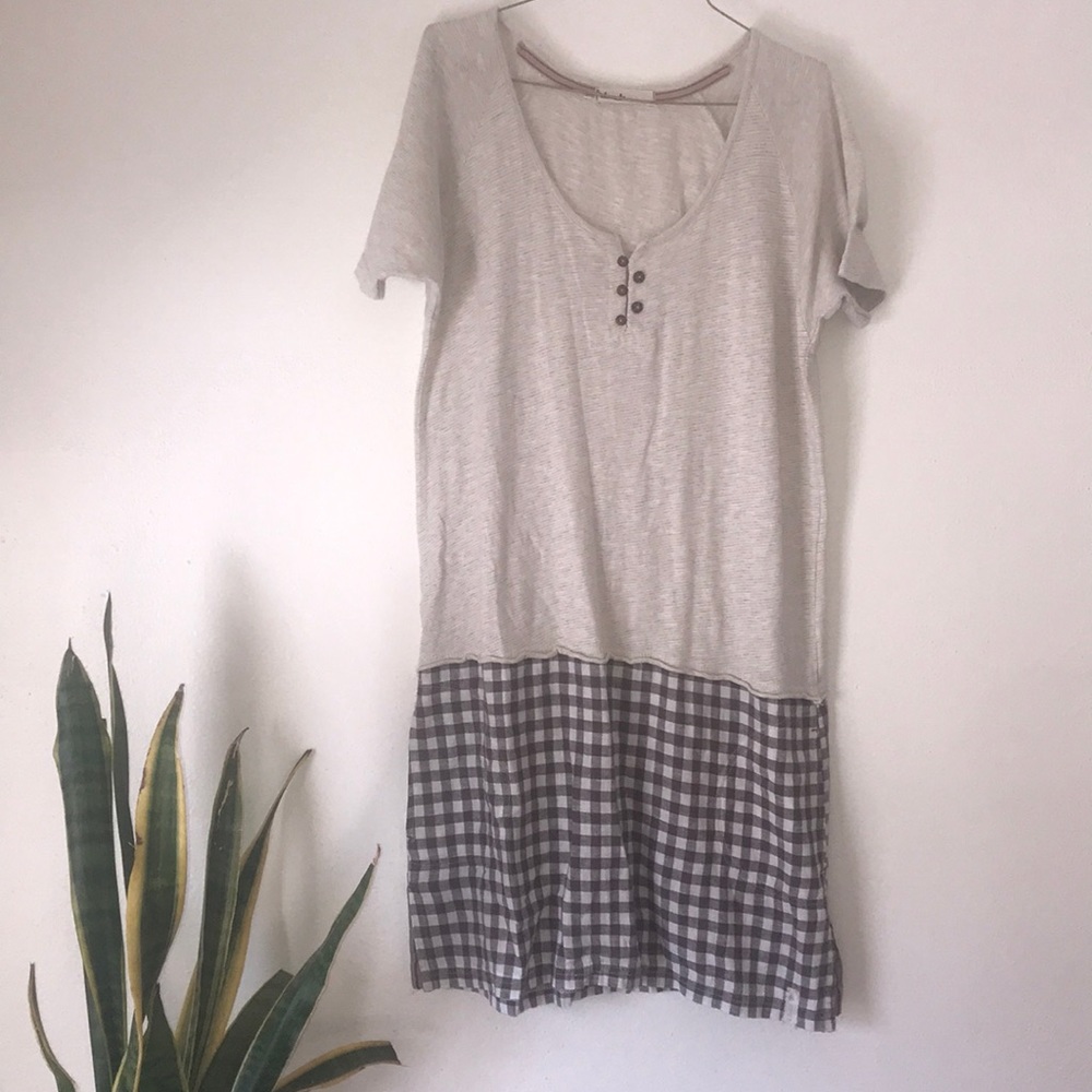 • incredible 5 button tunic •